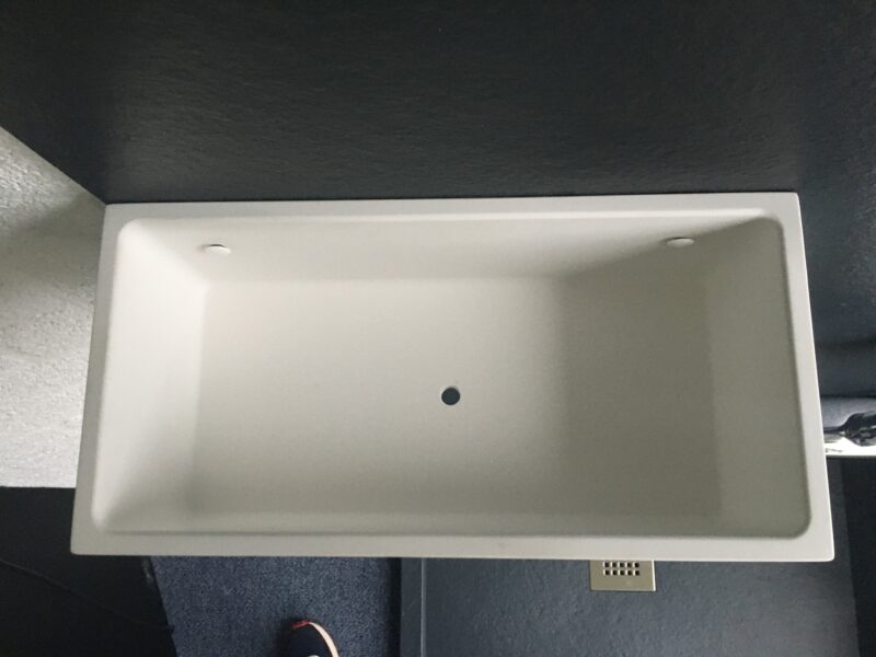 Solid Tray 30*10*15 mat wit
